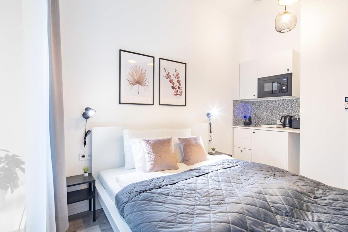 Extra Central - Mini Modern Studio Budapest Esterno foto