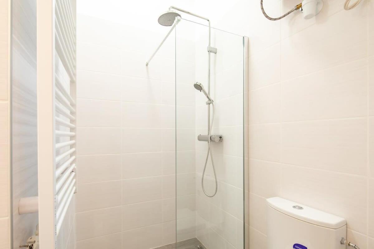 Extra Central - Mini Modern Studio Budapest Esterno foto